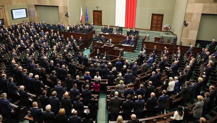 Parlamenti polak miraton dy projektligje për lehtësimin e abortit