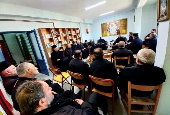 Mitropoliti Asti mblodhi klerikët e Dioqezës së Beratit në Lushnjë - foto 1