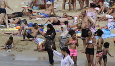 Prohibition to wear burkini: French police make Muslim females get undressed at beaches