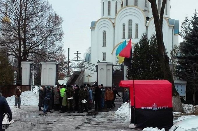 Radicals resume attacks of the only UOC temple in Ternopol (PHOTO)