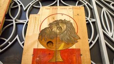 Metropolitan Alexander (Drabinko) organizes an exhibition of icons on ammo boxes 