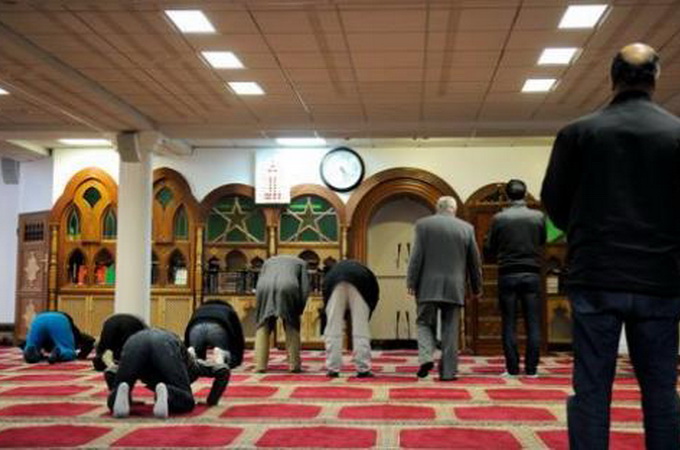 Imams in France forbid greetings at Christmas