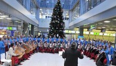 Bandore chapel sings Christmas carols at Zhuliany airport (VIDEO)