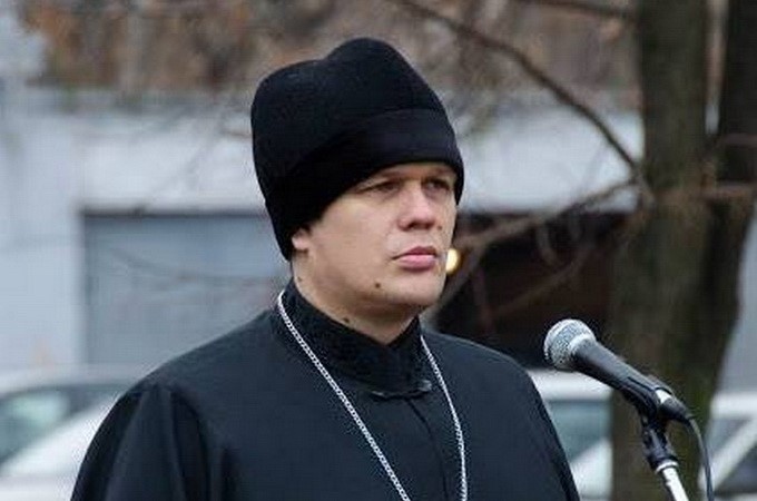 Priest from Kiev Patriarchate cursing an Odessa resident in Facebook