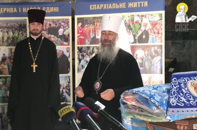 The priest who defended Sviatogorsk icon of Mother of God gets an award (VIDEO)