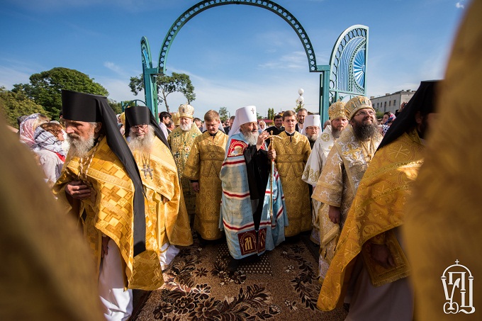 A priest is intermediary between God and people, – UOC Primate (VIDEO)