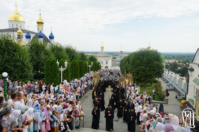 Believers from all over the world revere the Patroness of Pochaev Lavra (PHOTO)