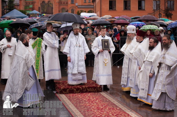 In Goloseevo tens of thousands of believers honour Nun Alipia