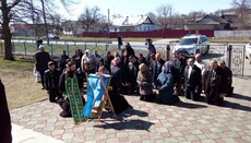 UOC faithful pray round-the-clock at the sealed temple in Ptichya