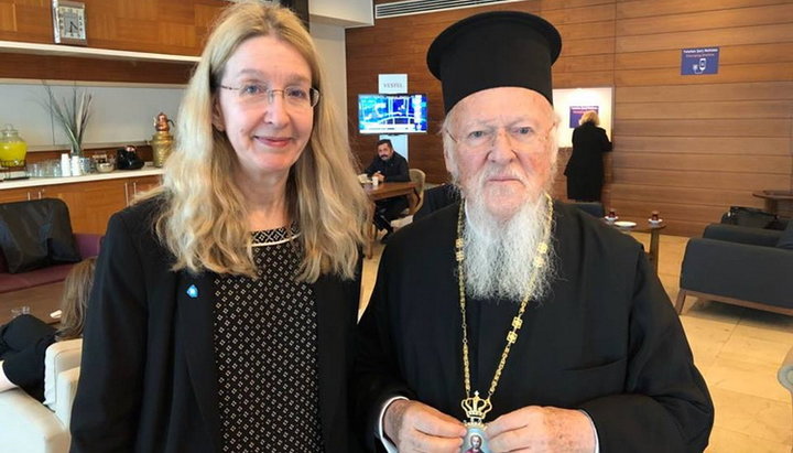 Ulyana Suprun and Patriarch Bartholomew at the Istanbul Airport