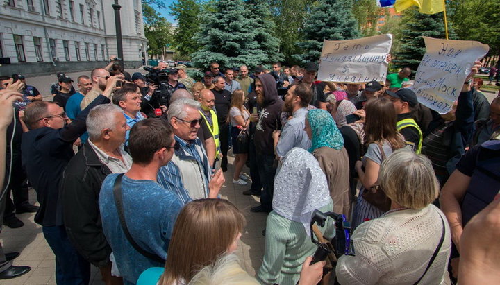 Activists attack believers protesting against SLC in Dnieper