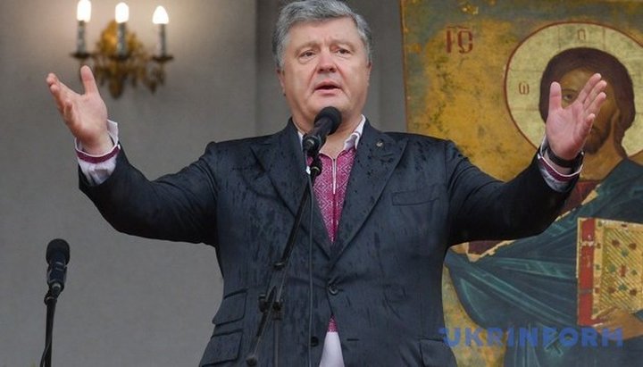 Petro Poroshenko at the "moleben" of the UGCC in Zarvanitsa on July 15