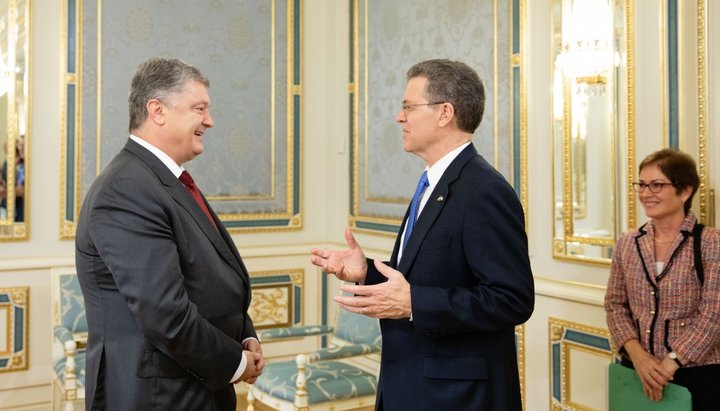 President of Ukraine Petro Poroshenko and U.S. Ambassador for International Religious Freedom Samuel D. Brownback