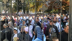 In Kiev, believers protest against the ban of old-style passports