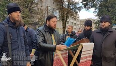 Rovno believers hold prayerful standing near Phanar exarchs’ residence