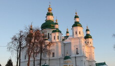 Chernigov nationalists are out to have a rally at UOC Trinity Cathedral