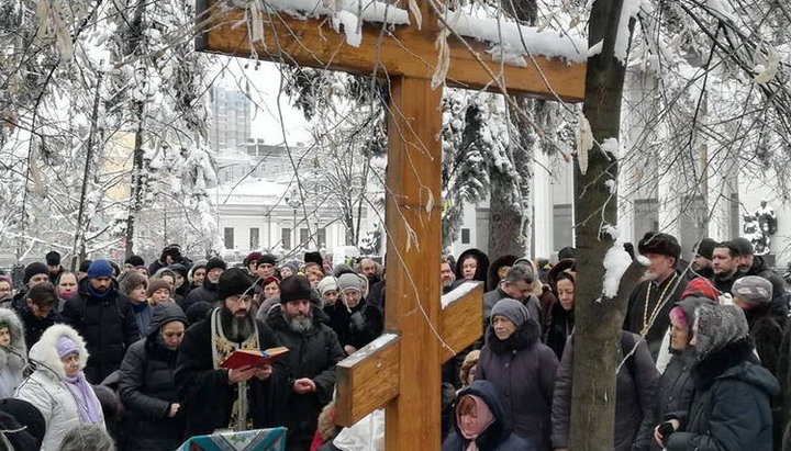 UOC prayer standing near the Verkhovna Rada