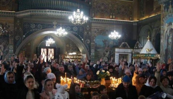 The congregation of the Pokrovsky Cathedral of Izmail