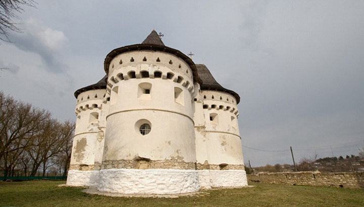 Holy Protection fortress-church in Sutkotsy village