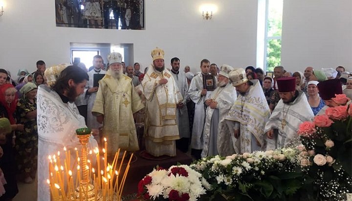 The rite of consecration of the temple in Zolotonosha was led by Metropolitan Sofrony. Photo: press service of Cherkassy Eparchy of the UOC