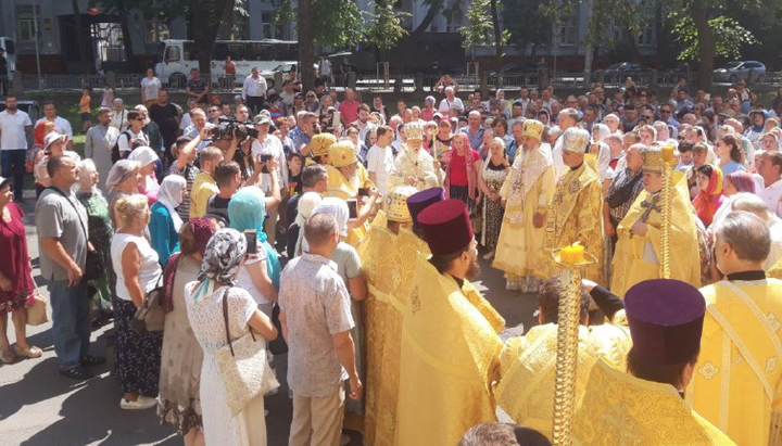 Filaret Denisenko and participants in the “cross procession” of the UOC KP. Photo: "Strana.ua"