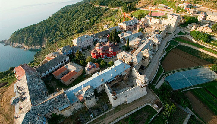 Holy Mount Athos. Photo: gidvgreece.com