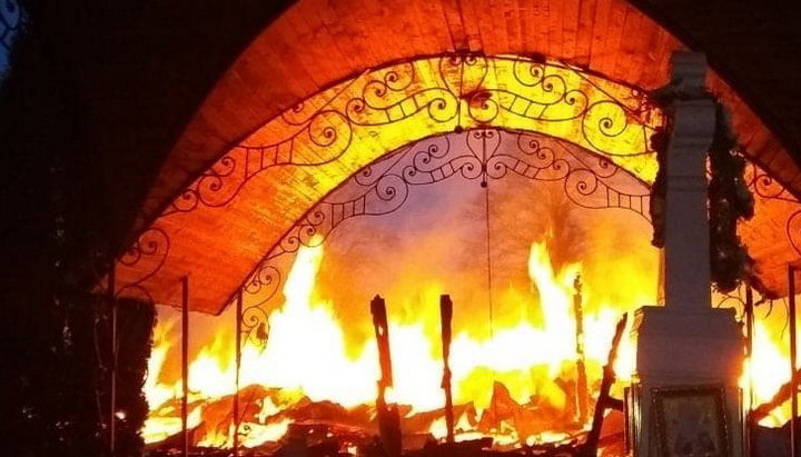 In the Bukovina village of Lukavtsy there was a fire in the church of the UOC. Photo: 0372.ua