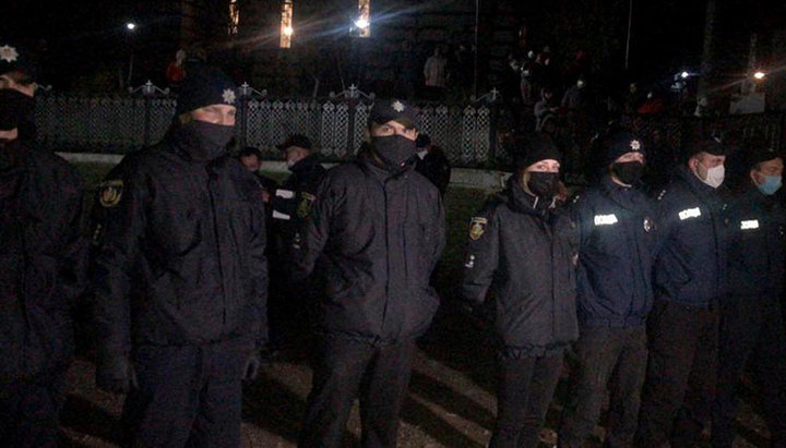 Thanks to the actions of the National Police of Ukraine, peace has finally returned to Zadubrivka, the priest said. Photo: cv.npu.gov.ua