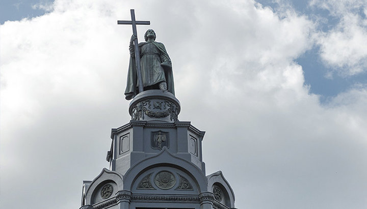 Representatives of Local Churches congratulated the clergy and believers of the UOC during a telethon on 