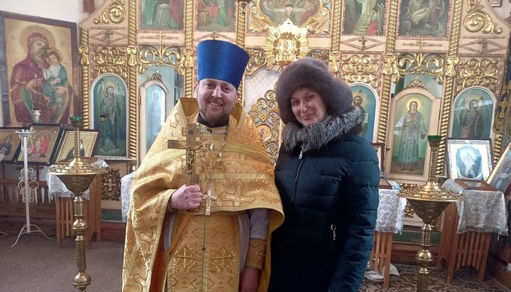 The OCU “priest” posing in the seized church of the UOC. Photo: Sergey Orlovsky's Facebook page