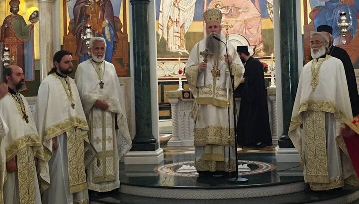 Priests of UOC concelebrate with Met. Joanikije at the first liturgy in Bar