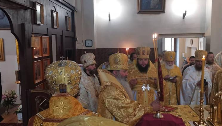 UOC bishop takes part in consecration of throne in Prague cathedral