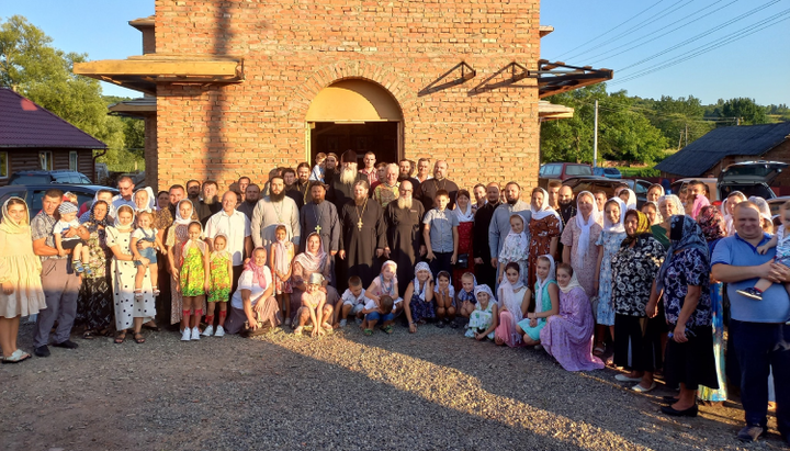 The UOC community in Kalnivtsi celebrating its patron saint day. Photo: facebook.com/orthobuk