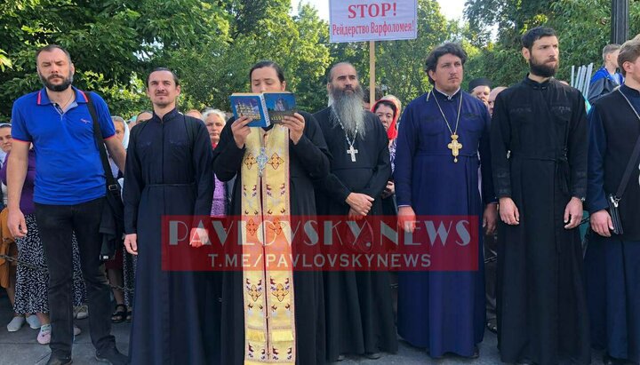 Believers of the UOC in the government quarter. Photo: Telegram channel Pavlovskynews