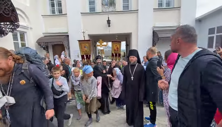 The religious procession from Brailiv arrived in Pochaev. Photo: a screenshot of the video from the Youtube channel of the Vinnitsa Eparchy of the UOC