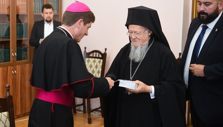 Head of Phanar at a meeting with members of the AUCCRO. Photo: facebook page of Bp. Vitaliy Kryvytskyi