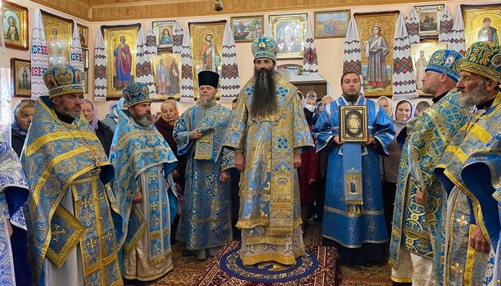 Metropolitan Varsonofy at a divine service in the village of Maidan, Vinnytsia District Deanery. Photo: eparhia.vinnica.ua