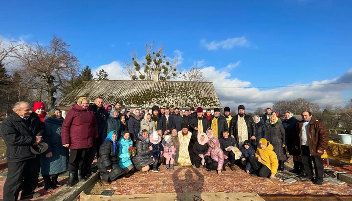 Bp Athanasius performed the ceremony of laying the foundation stone for a new church of the UOC in the village of Sadiv. Photo: pravoslavna.volyn.ua