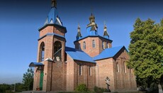 OCU activists cut locks on church doors in Khmelnytsky Eparchy