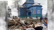 OCU adherents beat a UOC priest and ruin a prayer house in Novozhyvotiv