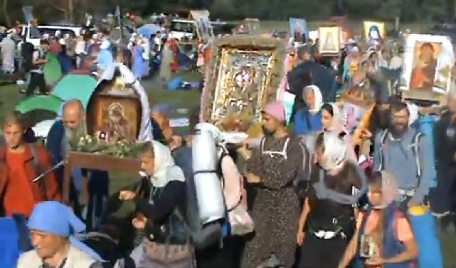 Annual cross procession from Kamyanets-Podilsky arrives at Pochaiv Lavra