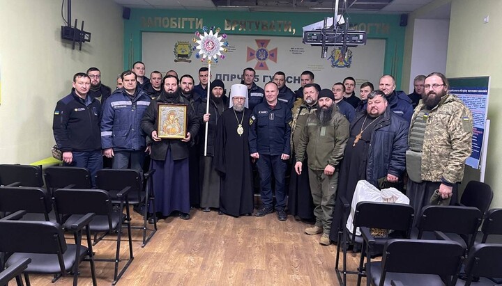 Clerics of the Ukrainian Orthodox Church and servicemen of the Ukrainian Armed Forces in the Donbas. Photo: Facebook page of Archpriest Oleksandr Klymenko