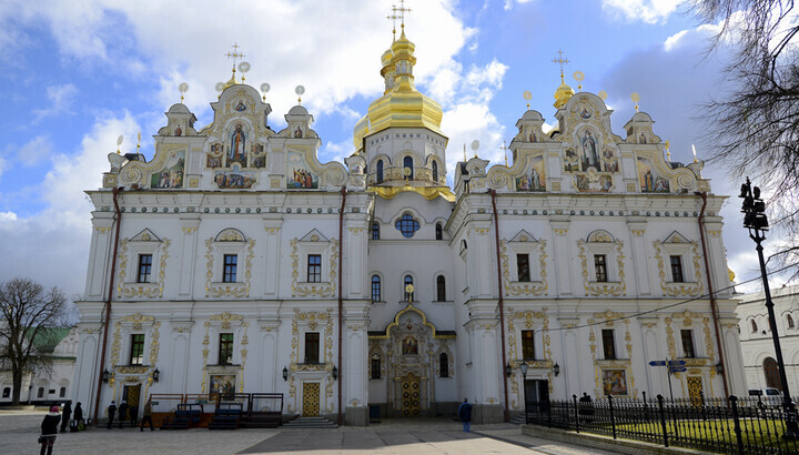 UOC being expelled from Kyiv-Pechersk Lavra