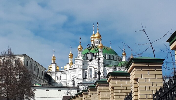 Dome crosses of the Refectory Church of the Kyiv-Pechersk Lavra. Photo: spzh.news