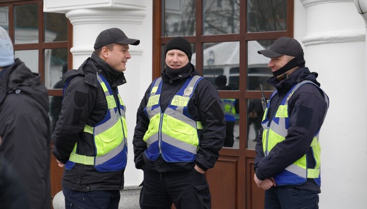 Policemen in the Kyiv-Pechersk Lavra. Photo: lavra.ua