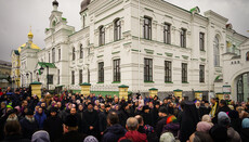 UOC bishop: Authorities hope people defending Lavra to get tired and leave