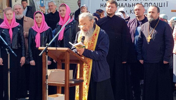 Primate of the UOC at the prayer standing near the Kyiv-Pechersk Lavra. Photo: UOJ