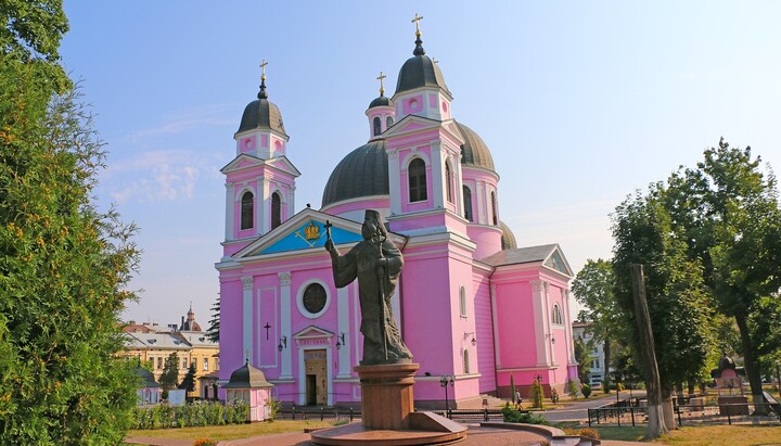 Cathedral of the UOC in Chernivtsi. Photo: PRYMASAL