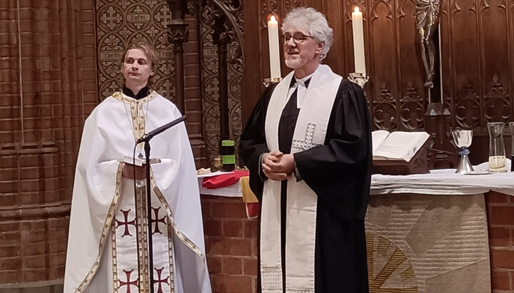 OCU representative Yaroslav Bohodist (left) and Hamburg Lutheran representative. Photo: Yaroslav Bohodist's Facebook page