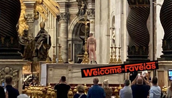 A naked man on a throne in the altar of St Peter's Cathedral in the Vatican. Photo: ilmessaggero